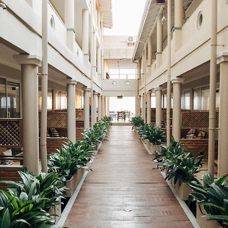 Neevana Hotel 希克杜沃 外观 照片