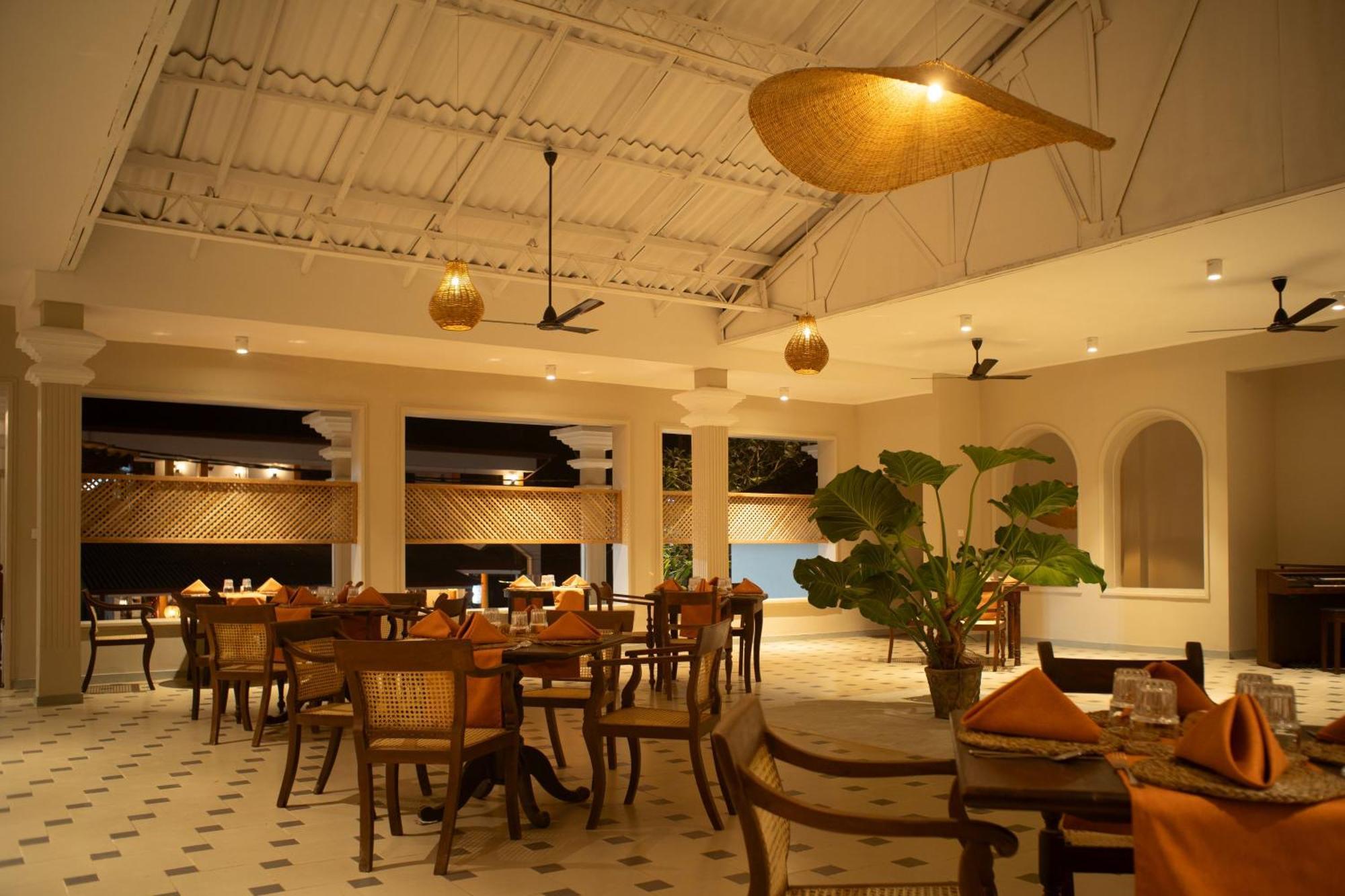 Neevana Hotel 希克杜沃 外观 照片